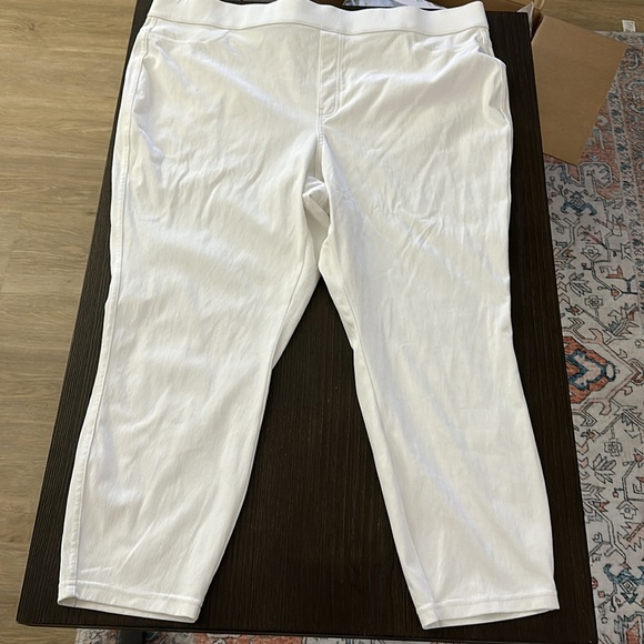 Women’s size 3x white jeggings with back pockets NWOT - Picture 2 of 7